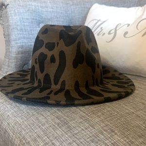 NWOT Fashionable Flat Brimmed Hat